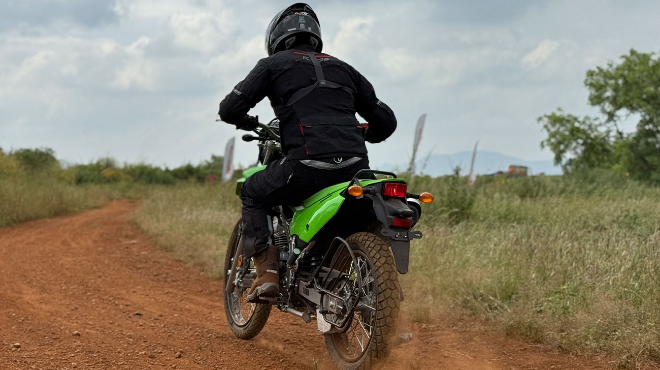 1743090951-klx 230